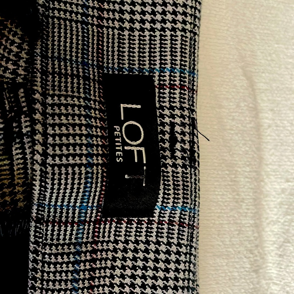 Loft Plaid pants UNI Skinny Waist 30x28 inch Very Soft to the touch.